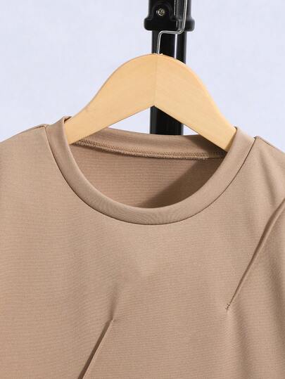 SHEIN Mirajuku مجموعة ملابس علوية كم قصير وشورت كاجوال للأولاد، مقاس كبير قطعتان