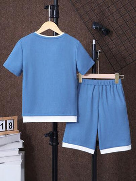 SHEIN Mirajuku مجموعة من 2 قطعة، ملابس علوية كاجوال بأكمام قصيرة وشورت للأولاد، مقاس كبير