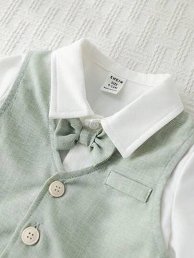 SHEIN 3 قطع ملابس أطفال ولد لموسم الصيف بطراز بريبي جذاب، جاكيت صدرية خضراء، شورت، قميص ربطة عنق، طقم ملابس رسمي مناسب لحفلات عيد الميلاد، الحفلات المسائية، المناسبات، الزفاف، حفلات استقبال المولود الجديد، احتفال عيد الميلاد الأول