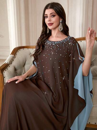 Solessence رمضان عباءة عربية طويلة ناعمة ومريحة، بتصميم ياقة دائرية وتفاصيل من اللؤلؤ بألوان متباينة، مناسبة للمناسبات والمناسبات اليومية