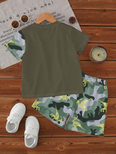 SHEIN Playful Pals طقم أطفال صبية كاجوال عصري جذاب، نظارات شمسية بطبعة ديناصور تيرانوصور، تي شيرت بياقة دائرية وأكمام قصيرة، وشورت كامو بطبعة ديناصور، مناسب للخروجات في الربيع والصيف