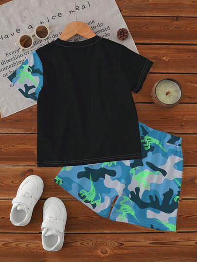 SHEIN Playful Pals طقم أزياء كاجوال عصري للأولاد، يتكون من نظارات شمسية بطبعة ديناصور تيرانوصور، وتي شيرت بياقة دائرية بأكمام قصيرة بطبعة ديناصور، وشورت كامو بطبعة ديناصور، مناسب للخروجات في الربيع والصيف