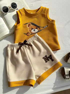 SHEIN مجموعة سترة وشورت كاجوال صيفية للأطفال الصبية بطبعة دب كرتوني جميلة، 2 قطعة