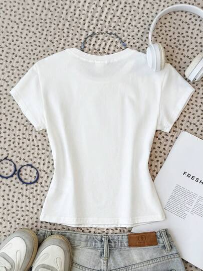 SHEIN شورت أبيض محبوك ضيق مناسب للفتيات المراهقات، تيشيرت أزرق مطبوع عليه زهور برقبة دائرية وأكمام قصيرة، مناسب للارتداء اليومي، التسوق، الغداء، التجمعات وغيرها من المناسبات.