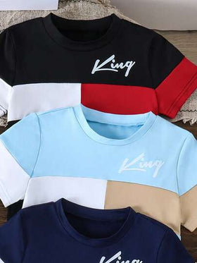 SHEIN مجموعة ملابس مريحة وجذابة للأولاد الصغار: تي شيرت بأكمام قصيرة بتصميم ألوان متباينة مع طباعة إنجليزية + شورت مطابق. متوفر ب- 3 خيارات لونية أنيقة. مثالي للعب والخروج أو الارتداء اليومي - قماش مريح ، تصميم سهل الارتداء والخلع ، مناسب للأطفال الصغار.
