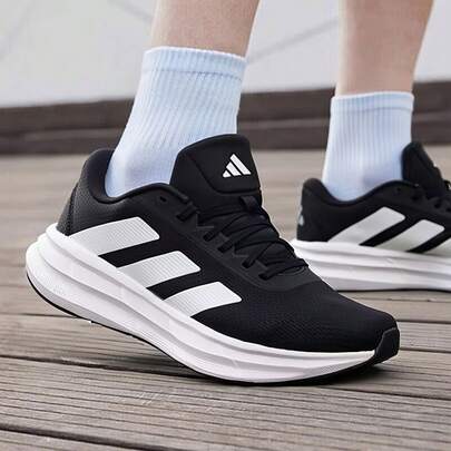 Adidas أحذية رياضية للجنسين مضادة للانزلاق، متينة، قابلة للتنفس، خفيفة الوزن، ماصة للصدمات