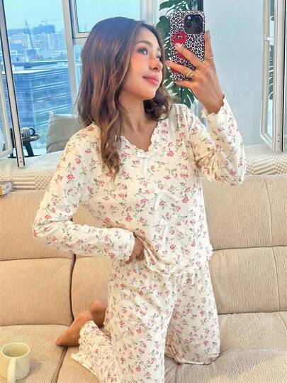 SHEIN ملابس منزلية مريحة وكاجوال للفتيات المراهقات مزينة بنقشة الأزهار والفيونكة