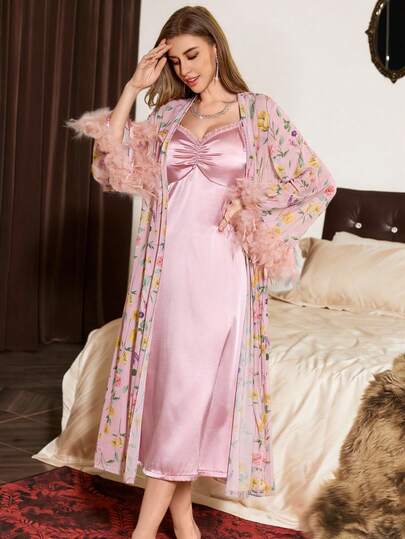 Slumberist مجموعة رداء طويل مطبوع بالأزهار وقميص كامي من الشارميوز، مجموعة ثوب نوم وردة، مجموعة ملابس نوم من الساتان، 2 قطعة، ديكور ريشي فاخر لموسم الزفاف