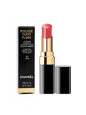 CHANEL أحمر شفاه بحجم السفر بأنبوب أسود وذهبي لامع بلون (خوخي موف) #90 JOUR من كوكو مادمازيل بوزن 1.5 جرام / 0.05 أونصة
