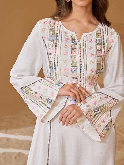 Al Najma رمضان فستان بأكمام جرس وياقة دائرية بتطريز ملون وترتر على الهيئة العربية مع حاشية متسعة