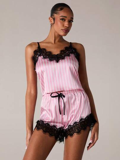SHEIN BAE طقم بيجامة مطبوع بشريط الدانتيل المتباين من القماش الأطلسي، مناسب لموسم العطلات