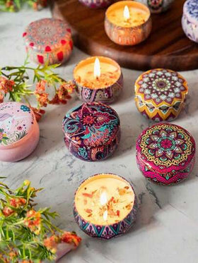 مجموعة شموع معطرة، تأتي مع علبة هدايا ذات لون أنيق ومجموعة متنوعة من الروائح المختلفة، تنبعث منها رائحة ثرية وممتعة، خالية من الدخان وطويلة الاحتراق - هدية عيد الميلاد المثالية للأصدقاء والعائلة، كما أنها مناسبة لشموع عيد الميلاد وشموع العطلات والشموع الم