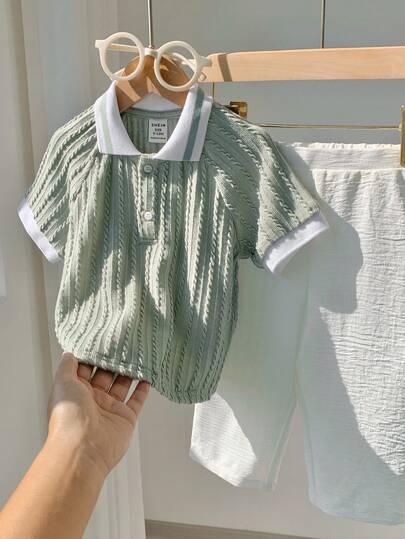 SHEIN مجموعة ملابس علوية بياقة بولو أخضر قصير الأكمام وبنطال أبيض ذو خصر مطاطي مناسبة للأولاد الرضع في فصلي الربيع والصيف، مناسبة لحفلات عيد الميلاد والحفلات المسائية والأعراس وحفلات استقبال المولود الجديد وعيد الميلاد الأول