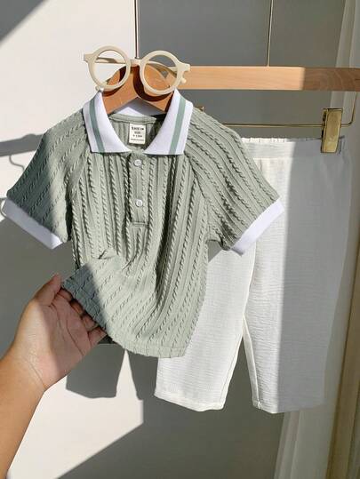 SHEIN مجموعة ملابس علوية بياقة بولو أخضر قصير الأكمام وبنطال أبيض ذو خصر مطاطي مناسبة للأولاد الرضع في فصلي الربيع والصيف، مناسبة لحفلات عيد الميلاد والحفلات المسائية والأعراس وحفلات استقبال المولود الجديد وعيد الميلاد الأول