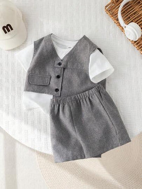SHEIN مجموعة من 3 قطع للأطفال الصبيان: تي شيرت كاجوال بأكمام قصيرة بطباعة حرفية كيوت بالطراز الكوري، صدرية مافية محبوكة، وشورت مافي كاجوال