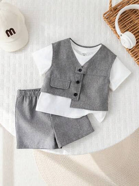 SHEIN مجموعة من 3 قطع للأطفال الصبيان: تي شيرت كاجوال بأكمام قصيرة بطباعة حرفية كيوت بالطراز الكوري، صدرية مافية محبوكة، وشورت مافي كاجوال