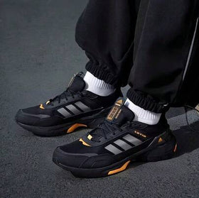 Adidas حذاء رياضي رجالي MTS GUARD بتصميم كلاسيكي متين ومناسب للمشي لمسافات طويلة والجري على الطرق الجبلية