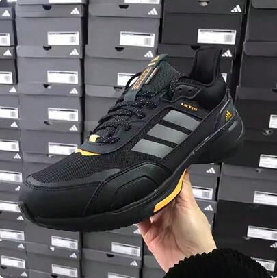 Adidas حذاء رياضي رجالي MTS GUARD بتصميم كلاسيكي متين ومناسب للمشي لمسافات طويلة والجري على الطرق الجبلية