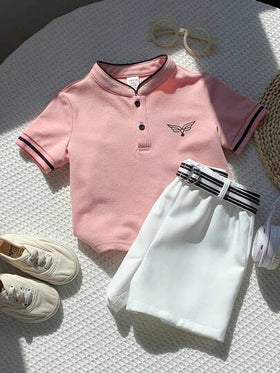 SHEIN مجموعة قميص بولو أكمام قصيرة وردي جميل وشورت أبيض مع حزام للأطفال الصغار، ملابس صيفية وربيعية للأولاد الرضع
