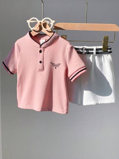 SHEIN مجموعة قميص بولو أكمام قصيرة وردي جميل وشورت أبيض مع حزام للأطفال الصغار، ملابس صيفية وربيعية للأولاد الرضع