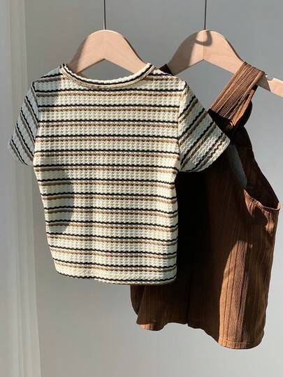 SHEIN مجموعة ملابس علوية كنزة قصير الأكمام مخطط وسروال بيب بتصميم دب ثلاثي الأبعاد، ملابس ربيع/صيف للأطفال الرضع الجنسين