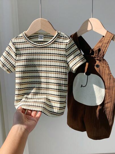 SHEIN مجموعة ملابس علوية كنزة قصير الأكمام مخطط وسروال بيب بتصميم دب ثلاثي الأبعاد، ملابس ربيع/صيف للأطفال الرضع الجنسين