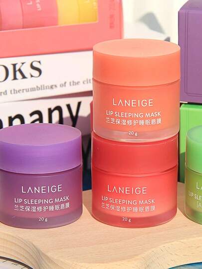 Laneige 20 جرام قناع نوم للشفاه بعطر الخوخ، مغذي ومرطب عميق ويعالج الشفاه الجافة والمتقشرة. يزيل بلطف تقشير الشفاه ويعزز لون الشفاه، ويترك الشفاه ناعمة وملساء ومنعشة. مناسب للاستخدام ليلاً. | مستحضرات تجميل كورية ، مكياج كوري
