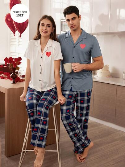 CoupledUp بيجامة رجالية مجموعة سروال وقميص قصير الأكمام مطبوع بنقشة القلب والمربعات، مع ياقة مُحاكة