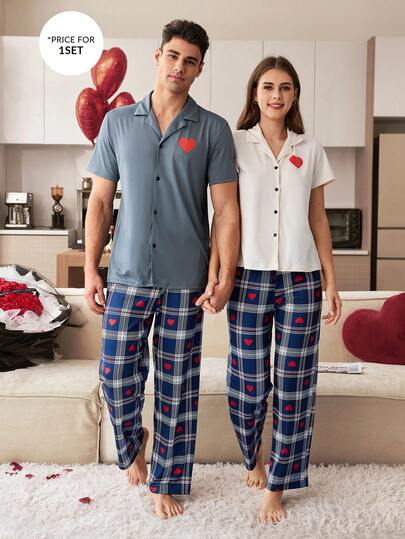 CoupledUp بيجامة رجالية مجموعة سروال وقميص قصير الأكمام مطبوع بنقشة القلب والمربعات، مع ياقة مُحاكة