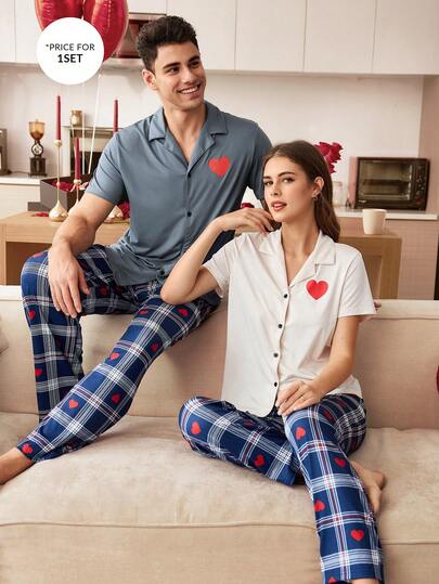 CoupledUp بيجامة رجالية مجموعة سروال وقميص قصير الأكمام مطبوع بنقشة القلب والمربعات، مع ياقة مُحاكة