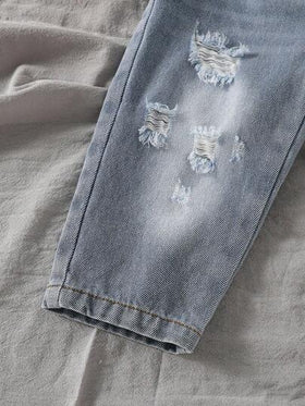 SHEIN مجموعة كاجوال للأطفال الصبيان: بلوزة كم طويل بياقة دائرية مطبوع عليها الدب والحرف، وبنطلون جينز