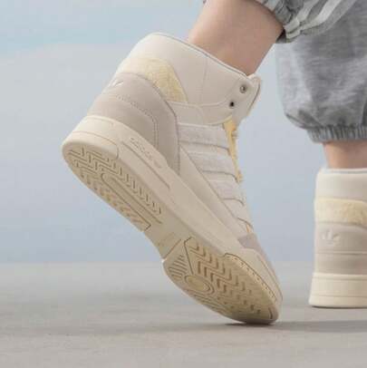 Adidas حذاء رياضي للجنسين من أديداس، بتصميم متوسط الارتفاع