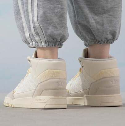 Adidas حذاء رياضي للجنسين من أديداس، بتصميم متوسط الارتفاع