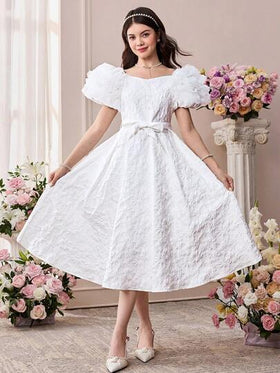 SHEIN Pitira فستان أنيق بأكمام منتفخة وربطة عنق وخصر مزين بالزهور والنقشات الجاكار الساتان، فستان أبيض أميري، مناسب لحفلات التخرج والحفلات والعيد والزفاف وفتاة الزهور، بتصميم أنيق على طراز القصور
