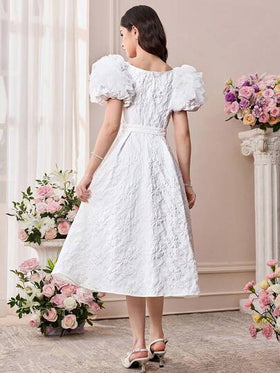 SHEIN Pitira فستان أنيق بأكمام منتفخة وربطة عنق وخصر مزين بالزهور والنقشات الجاكار الساتان، فستان أبيض أميري، مناسب لحفلات التخرج والحفلات والعيد والزفاف وفتاة الزهور، بتصميم أنيق على طراز القصور