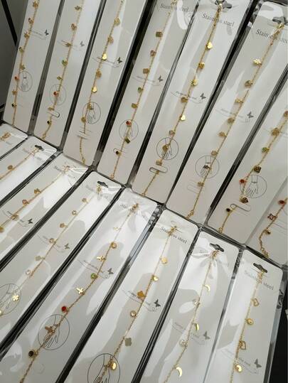 6 قطع/مجموعة - أساور ذهبية أنيقة للنساء - قلب - فراشة - سلسلة رقيقة من الفولاذ المقاوم للصدأ مرصعة بأحجار كريمة. هذا الإكسسوار الفاخر مثالي للارتداء اليومي وحضور الحفلات وكهدية. إنه مجوهرات عالية الجودة مصنوعة بحرفية دقيقة. (يتم الشحن بشكل عشوائي)