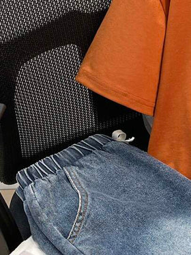 SHEIN مجموعة قميص كنزة بأكمام قصيرة وشورت جينز مريحة وعملية للأولاد/المراهقين، بطباعة حرفية ورسومية، مناسبة للتنقل والمدرسة والاستخدام اليومي والرياضة والربيع/الصيف والعطلات، قطعتان