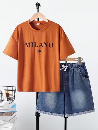 SHEIN مجموعة قميص كنزة بأكمام قصيرة وشورت جينز مريحة وعملية للأولاد/المراهقين، بطباعة حرفية ورسومية، مناسبة للتنقل والمدرسة والاستخدام اليومي والرياضة والربيع/الصيف والعطلات، قطعتان