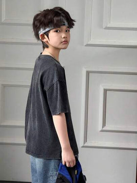 DAZY قميص تي شيرت كاجوال قصير الأكمام بطبعة شعار للمراهقين، مناسب للارتداء اليومي المتعدد الاستخدامات، موسم الربيع