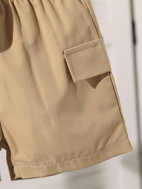 SHEIN 2 طقم ملابس صيفية للأولاد الرضع، مجموعة عصرية بطباعة أحرف كرتونية على التاپ قصير الأكمام ذي الياقة المستديرة وشورت لون سادة، شكل نشط وجميل، مناسب للأنشطة الخارجية والملابس المنزلية المريحة، والتجمعات اليومية