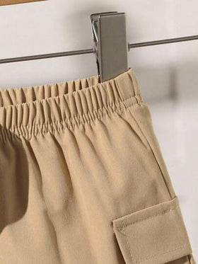 SHEIN 2 طقم ملابس صيفية للأولاد الرضع، مجموعة عصرية بطباعة أحرف كرتونية على التاپ قصير الأكمام ذي الياقة المستديرة وشورت لون سادة، شكل نشط وجميل، مناسب للأنشطة الخارجية والملابس المنزلية المريحة، والتجمعات اليومية