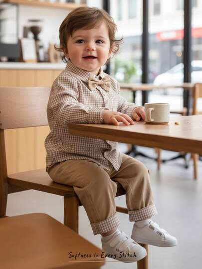 Cozy Pixies مجموعة قميص كارديجان بأكمام طويلة وربطة عنق فراشة وبنطال بخصر مطاطي للأطفال الصبيان، قماش مريح متعدد الاستخدامات بتصميم بسيط وجذاب، مناسب للاستخدام في المنزل والخارج واليومي والرياضة والحفلات والتصوير والمناسبات، باللون الخاكي، 2 قطعة