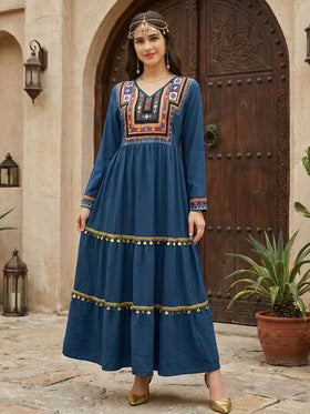 SHEIN فستان كاجوال للمراهقات مطبوع بشريط ذهبي مزخرف بالحياكة والرقع