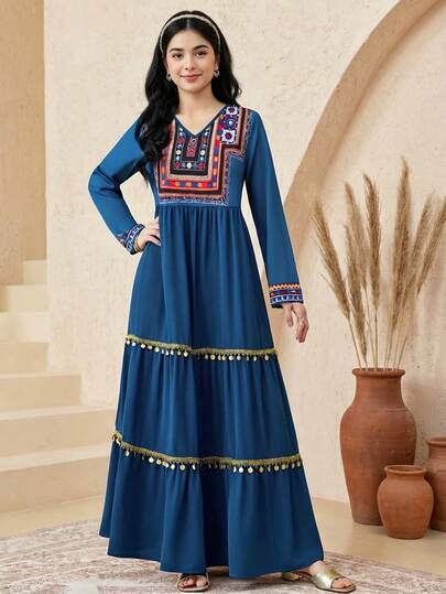 SHEIN فستان كاجوال للمراهقات مطبوع بشريط ذهبي مزخرف بالحياكة والرقع