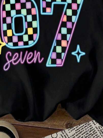 SHEIN بلوزة بناتية كاجوال بطبعات حرفية ورقمية، بأكمام قصيرة وياقة دائرية، بطراز رياضي جامعي، مناسبة للصيف والأساسيات والرياضة المريحة، بطبعات حرفية، كاجوال مريحة، باللونين الأزرق والأبيض، بلوزة خريفية، أنيقة بسيطة، ملابس خالدة