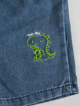 SHEIN Playful Pals قطعتان ملابس كاجوال جذابة للأولاد الصغار بطبعة ديناصور، تشمل تي شيرت بطبعة ديناصور كرتونية بيج وشورت جينز أزرق فاتح، مناسبة للاستخدام اليومي للأطفال، بدلة أولاد، ملابس خريفية للأولاد، مقاس 3 سنوات، موضة أولاد رضع، بدلة خريفية للأولاد ال