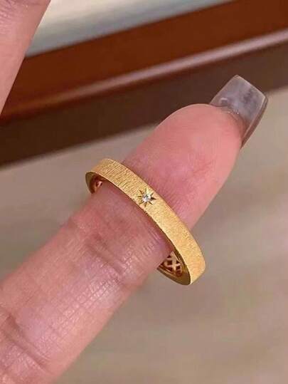 خاتم مفتوح مرصع بالزركونيا المكعبة ذو تشطيب مصقول، بلون ذهبي نجمي فاخر، مناسب للحفلات والمناسبات والأعياد والاستخدام اليومي. هدية رومانسية لعيد الحب وعيد الأم والأعياد. مجوهرات للنساء