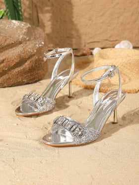 On feet& in love صنادل نسائية أنيقة وعصرية ذات حزام مرصعة بالراين، أصابع مفتوحة وكعب عالي، مناسبة لارتداء مع فساتين الحفلات في الصيف