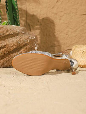 On feet& in love صنادل نسائية أنيقة وعصرية ذات حزام مرصعة بالراين، أصابع مفتوحة وكعب عالي، مناسبة لارتداء مع فساتين الحفلات في الصيف