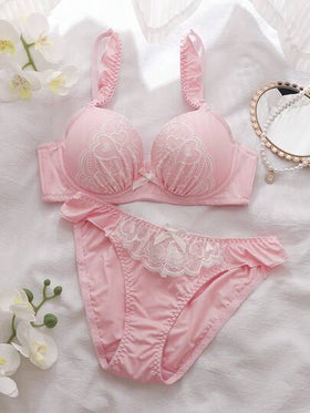 DelicateAllure مجموعة صدرية قلب الدانتيل الرومانسية 2 قطعة، صدرية بالكوب 3/4 مريحة مع سلك داخلي وملابس داخلية بيبي دول مزينة بفيونكة للنساء
